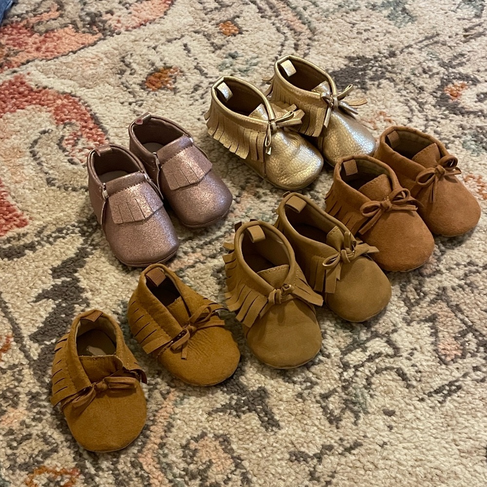 5 pairs of baby Moccasin Shoes - Brown, Gold, Pink 0-12 month size